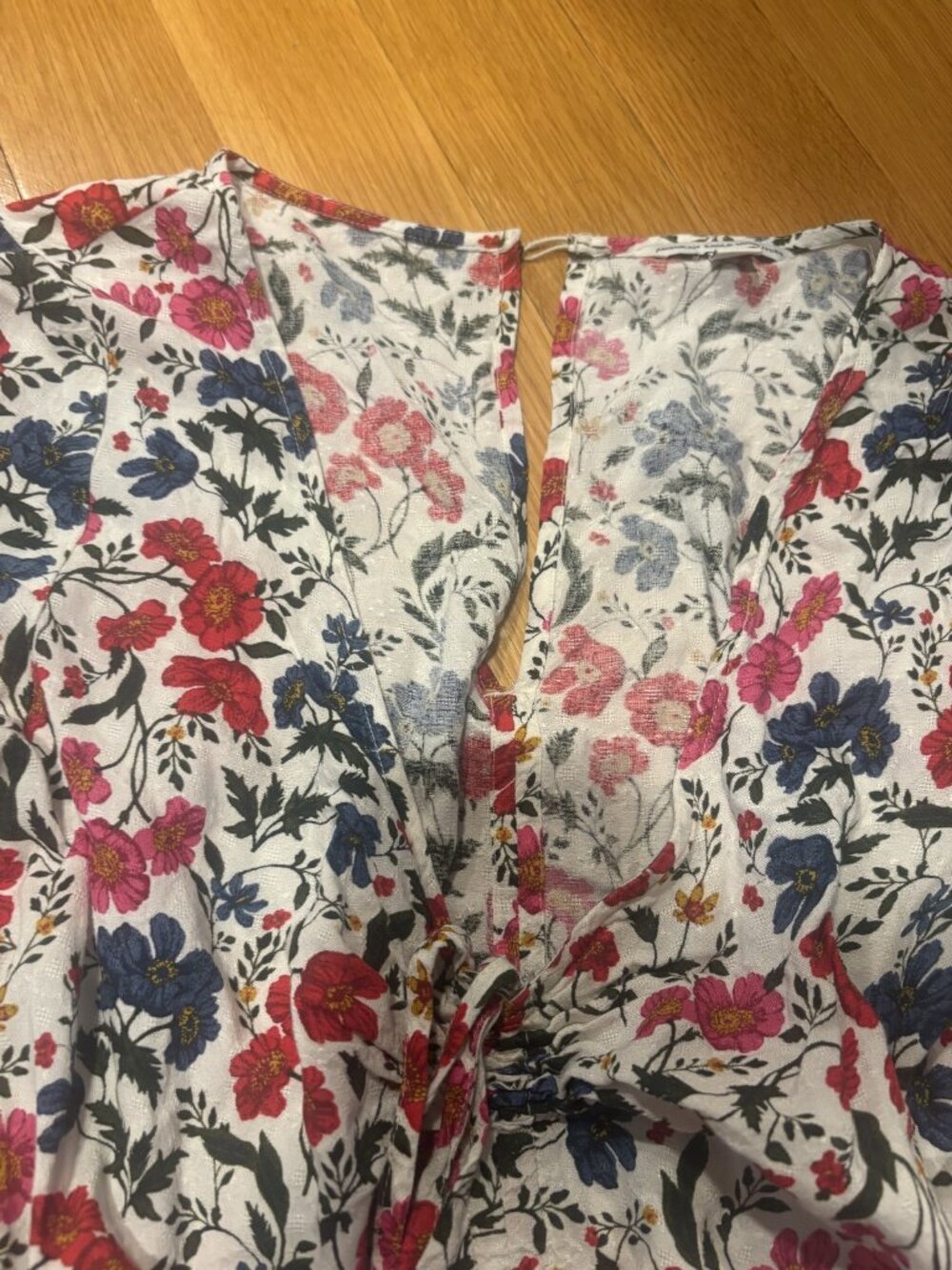 American eagle Size Medium (M) Floral Long Sleeve Miniromper Ivory Red Blue - Picture 2 of 4